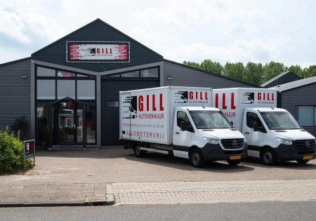 LEEUWARDEN: AUTOVERHUUR GILL KILOMETERVRIJ HUREN